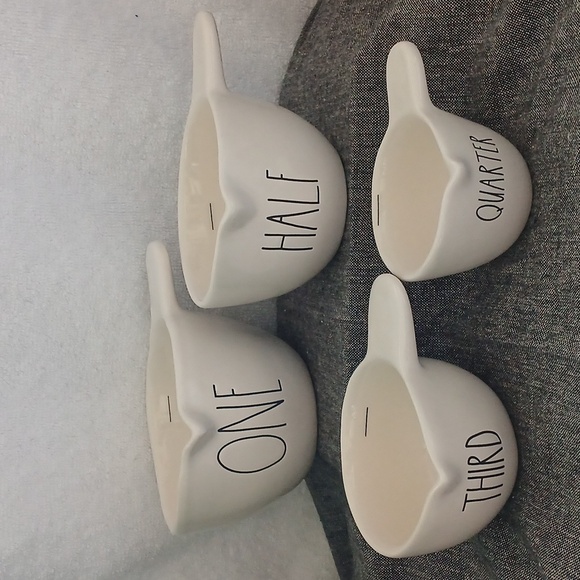 Rae Dunn measuring cups with handles - Picture 2 of 2